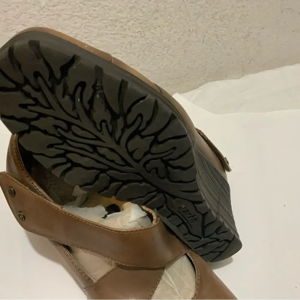 Earth Spendrift Women' Wedge Shoes Size 9.5 B Cinnamon Brown Hook & Loop Closure
